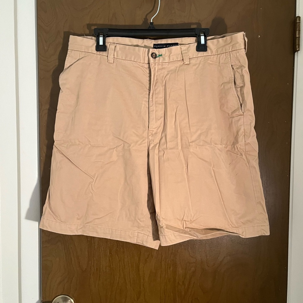 Tommy Hilfiger Men's Beige Cargo Shorts